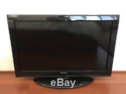 Toshiba 32C120U 32 720p HD LCD Television COMPUTER MONITOR WITH STAND